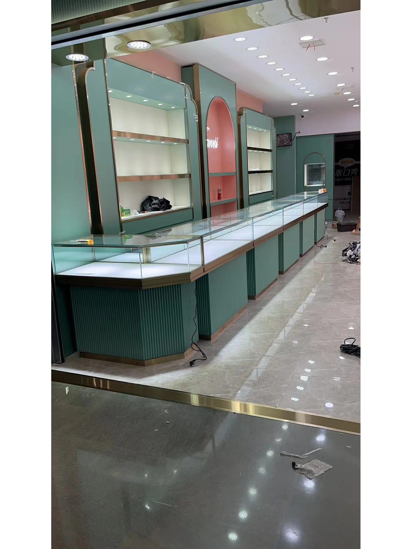 Magasin d'optique et de bijouterie Cas 2 Magasin d'optique et de bijouterie Cas 2