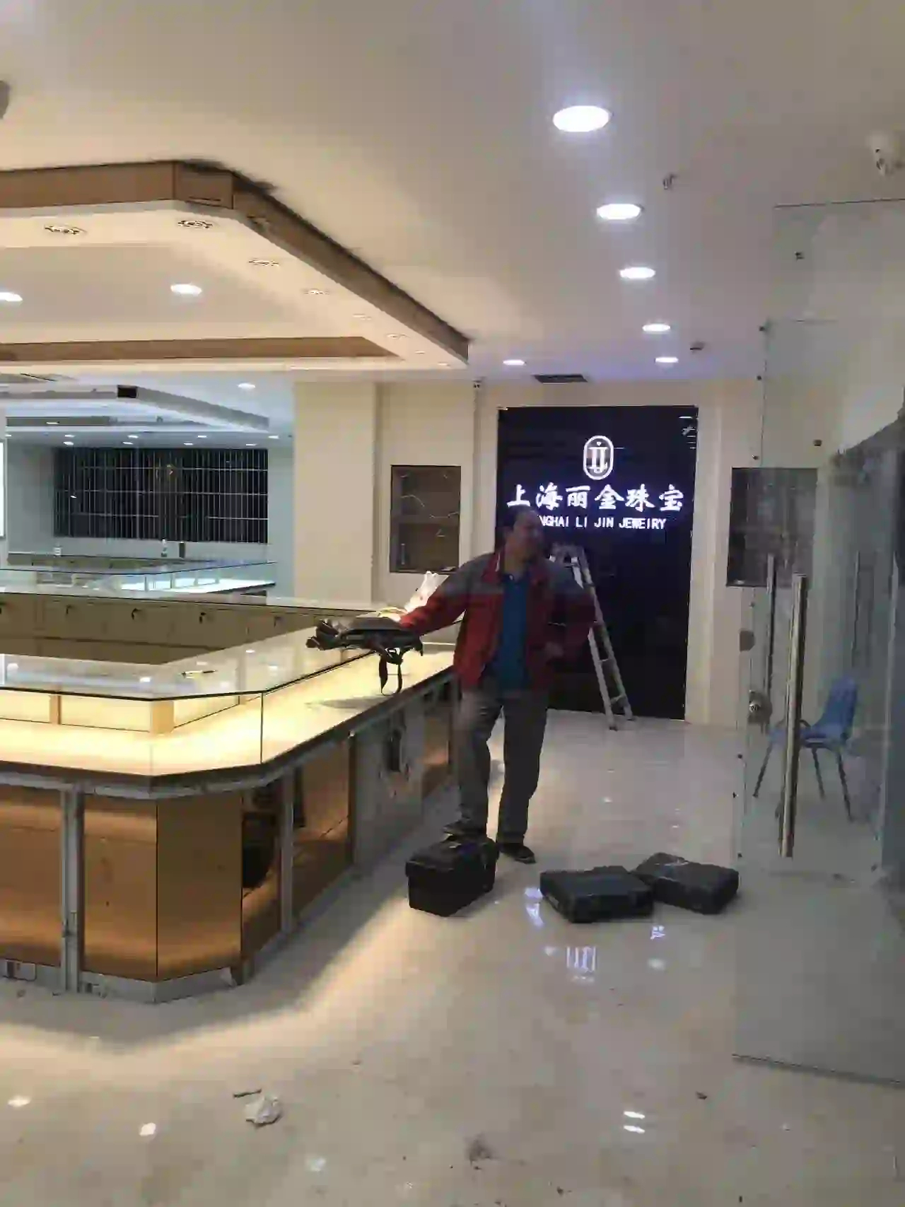 Magasin d'optique et de bijouterie Cas 4 Magasin d'optique et de bijouterie Cas 4