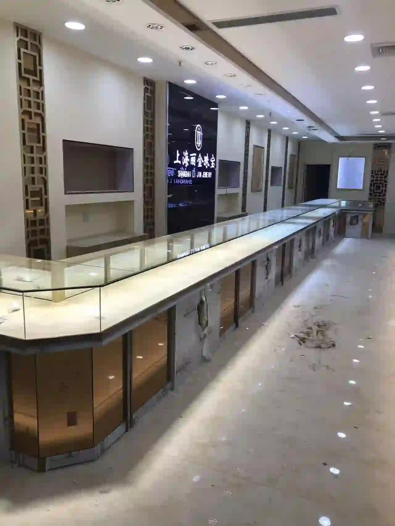 Magasin d'optique et de bijouterie Cas 4 Magasin d'optique et de bijouterie Cas 4