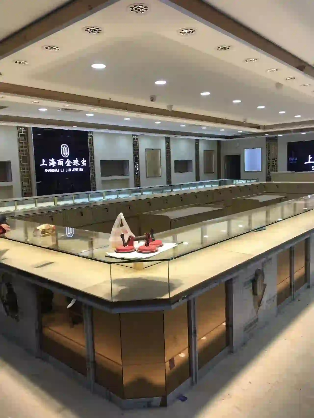 Magasin d'optique et de bijouterie Cas 4 Magasin d'optique et de bijouterie Cas 4